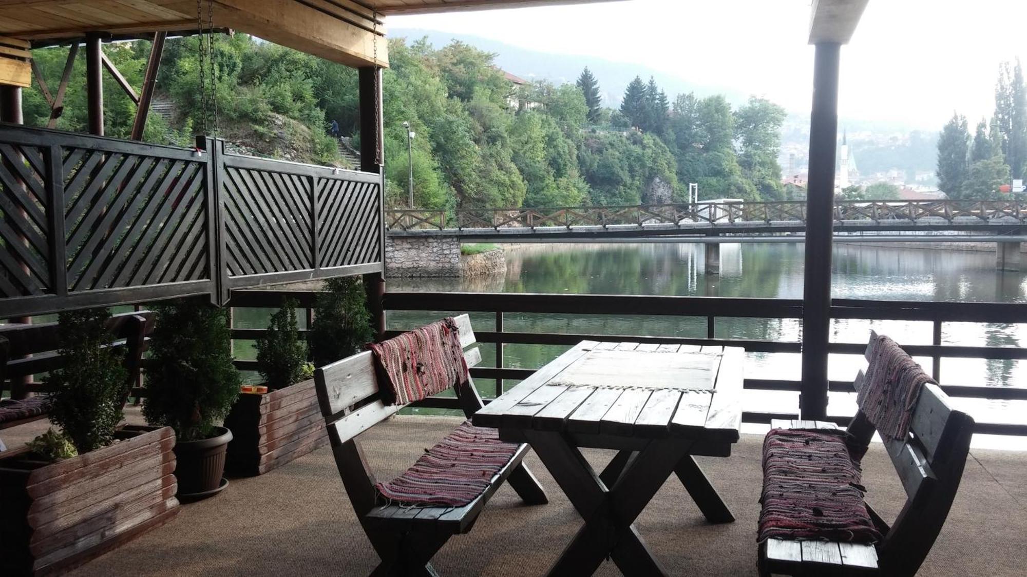 Pansion River Sarajevo Bilik gambar